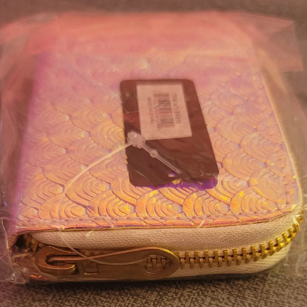 Iridescent Pink Wallet Clamshell Design Zip Wallet! - Picture 2 of 4